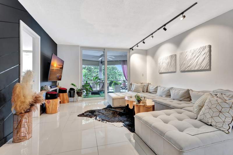 2 bedroom Condominium at 400 SE 10th Street #302, Deerfield Beach Gardens Condo, Deerfield Beach — photo 2