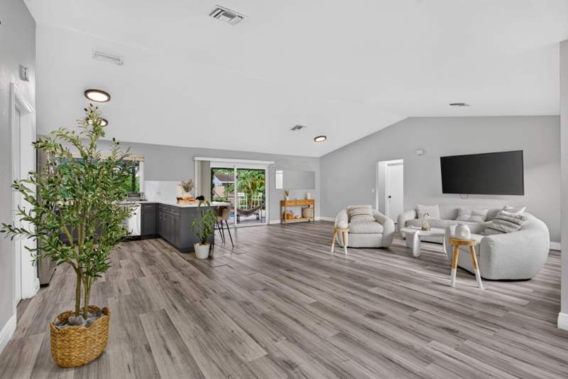 4 bedroom Single Family Residence at 4950 SW 11th Circle, Palm-Aire At Coconut Creek Sec 1, Margate — photo 4