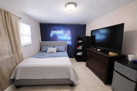 2330 NE 1st Avenue, Pompano Beach FL - photo 10 of 14