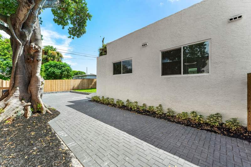 3 bedroom Single Family Residence at 1150 W 25th Street, Monroe Heights, Riviera Beach — photo 3