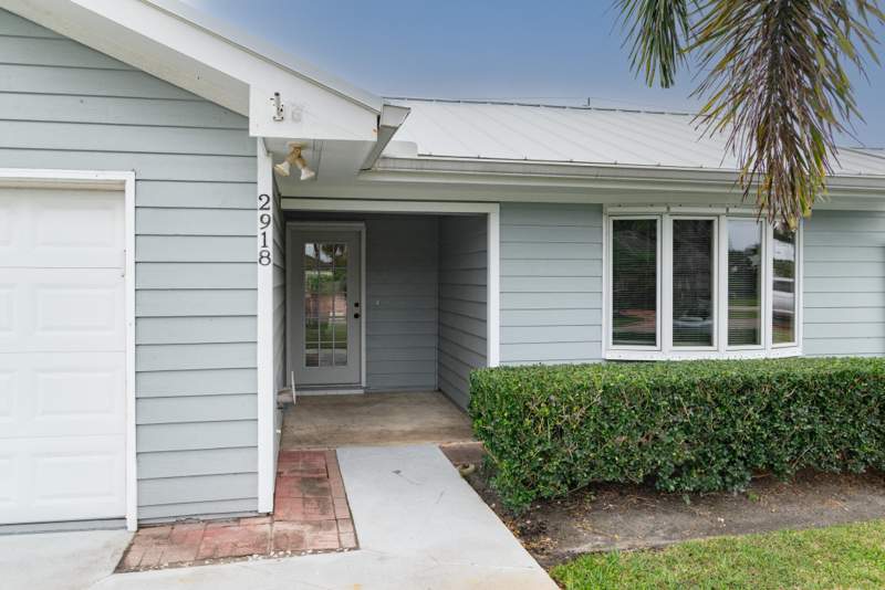 2 bedroom Villa at 2918 SE Fairway, Williamsburg Villas Condo, Stuart — photo 3