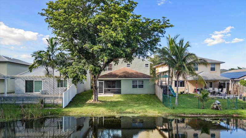 4 bedroom Single Family Residence at 3840 NW 23rd Place, Centura Parc At Coconut Creek, Coconut Creek — photo 4