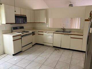 9332 Laurel Green Drive, Boynton Beach FL - photo 6 of 13