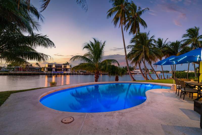 4 bedroom Single Family Residence at 2605 N Riverside Drive, Hillsboro Shores Sec, Pompano Beach — photo 2