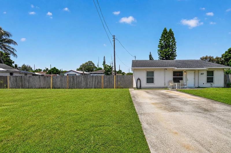 3 bedroom Single Family Residence at 207/227 Ethelyn Drive, Southern Blvd Pines, West Palm Beach — photo 4