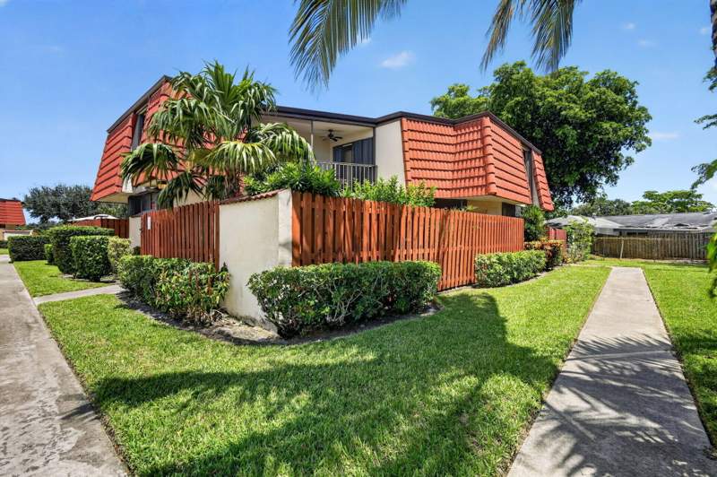 2 bedroom Townhouse at 3659 Victoria Drive, Somerset, West Palm Beach — photo 2