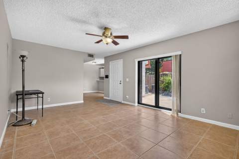 3659 Victoria Drive, West Palm Beach FL - photo 6 of 32