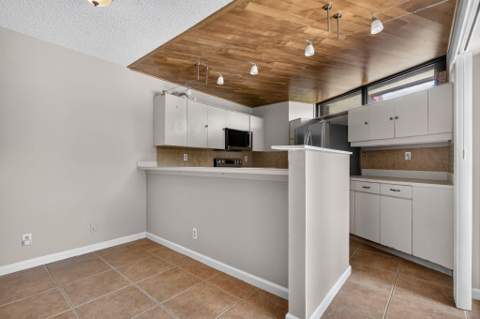 3659 Victoria Drive, West Palm Beach FL - photo 9 of 32