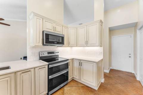 13053 Meadowbreeze Drive, Wellington FL - photo 13 of 76