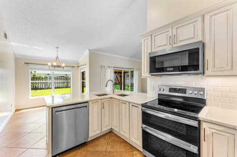 13053 Meadowbreeze Drive, Wellington FL - photo 14 of 76