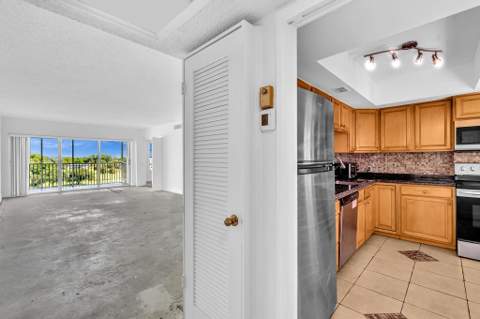 2950 N Palm Aire Drive #607, Pompano Beach FL - photo 9 of 45
