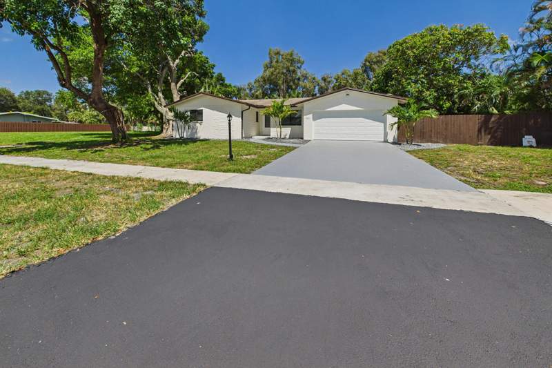 4 bedroom Single Family Residence at 520 NW 43rd Avenue, Green Acres, Plantation — photo 2