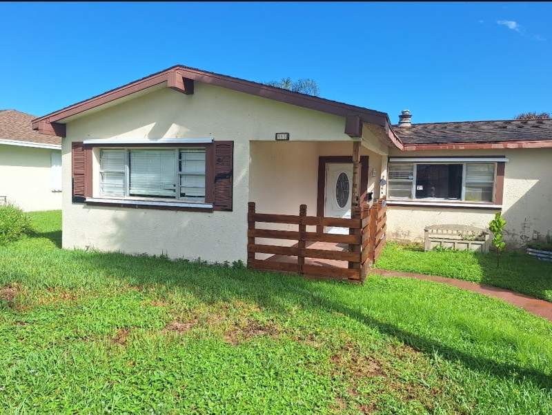 2 bedroom Single Family Residence at 115 SE Camino Street, River Park Unit 3, Port St. Lucie — photo 2