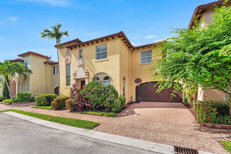 4 bedroom Single Family Residence at 115 Via Poinciana Lane, Royal Poinciana, Boca Raton — photo 2