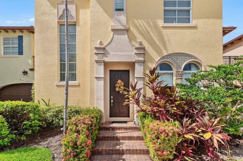 4 bedroom Single Family Residence at 115 Via Poinciana Lane, Royal Poinciana, Boca Raton — photo 4