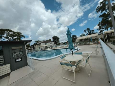 334 Knotty Pine Circle #D-2, Greenacres FL - photo 13 of 15
