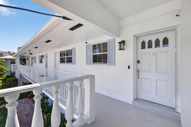 2 bedroom Condominium at 2820 NE 30th Street #9, Laurel Terrace Condo, Fort Lauderdale — photo 2