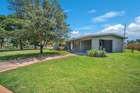 145 Greenbrier Drive, Palm Springs FL - photo 13 of 48