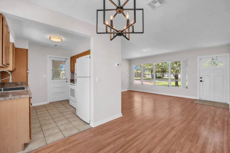 3 bedroom Single Family Residence at 145 Greenbrier Drive, Palm Springs Village 1, Palm Springs — photo 3
