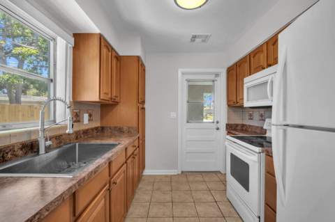 145 Greenbrier Drive, Palm Springs FL - photo 15 of 48