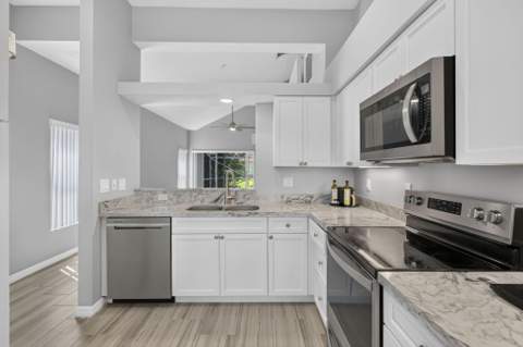 1020 Via Jardin, Riviera Beach FL - photo 20 of 87