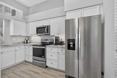 1020 Via Jardin, Riviera Beach FL - photo 22 of 87