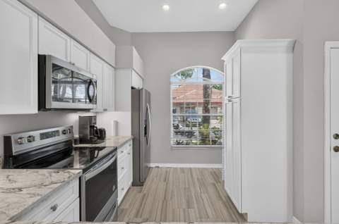 1020 Via Jardin, Riviera Beach FL - photo 23 of 87