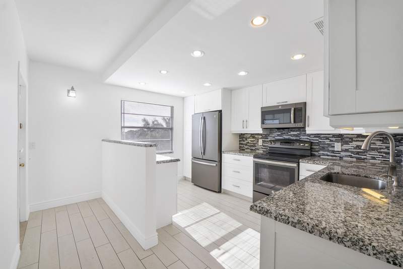 2 bedroom Condominium at 4072 Guildford D, Guildford At Century Village Condo, Boca Raton — photo 2