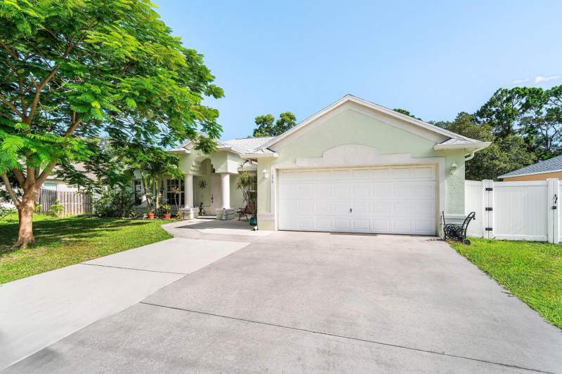 4 bedroom Single Family Residence at 1629 SW Fortune Road, Port St Lucie Section 11, Port St. Lucie — photo 2