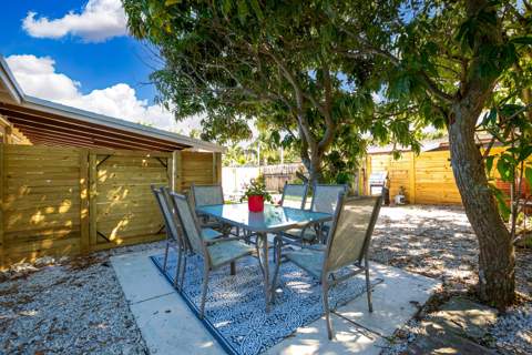 609 S Arnold Avenue, Lantana FL - photo 9 of 25