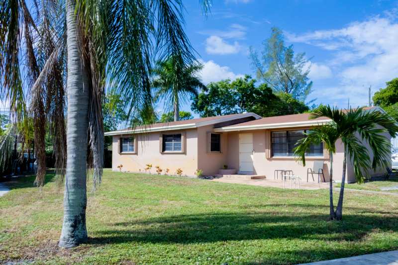 3 bedroom Stock Cooperative at 1200 NW 18th Street, Lauderdale Villas, Fort Lauderdale — photo 1