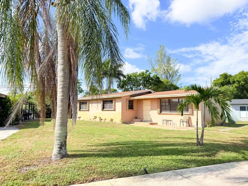3 bedroom Stock Cooperative at 1200 NW 18th Street, Lauderdale Villas, Fort Lauderdale — photo 3