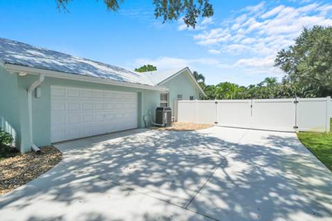 6176 Eagles Nest Drive, Jupiter FL - photo 10 of 65
