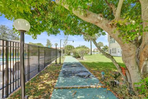 2651 Sunrise Lakes Drive #104, Sunrise FL - photo 19 of 31