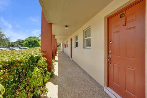 2651 Sunrise Lakes Drive #104, Sunrise FL - photo 20 of 31