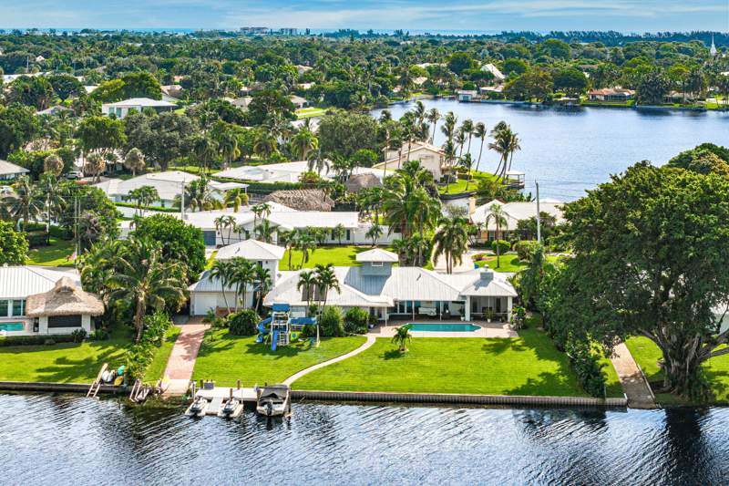 5 bedroom Single Family Residence at 3815 S Lake Drive, LAKE EDEN SUB 2, Boynton Beach — photo 3