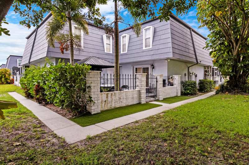 2 bedroom Townhouse at 12039 Basin Street, French Quarter, Wellington — photo 1