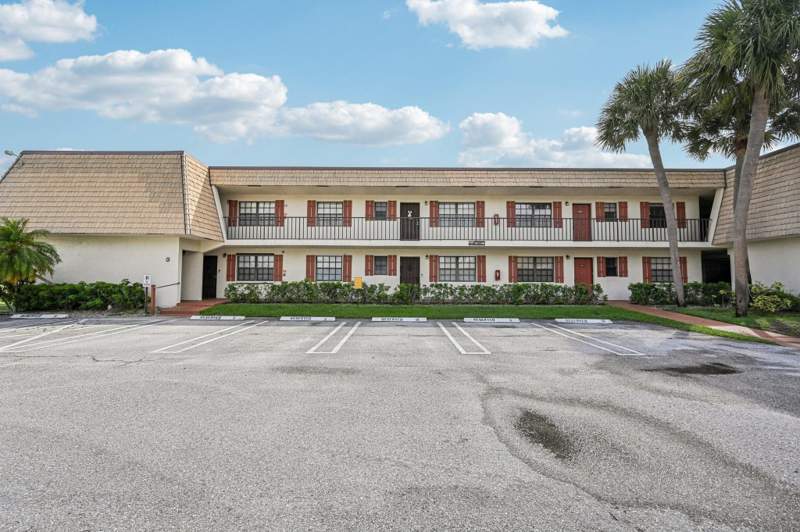 2 bedroom Condominium at 4682 Oak Terrace Drive #4682, Pine Court Condo, Greenacres — photo 2