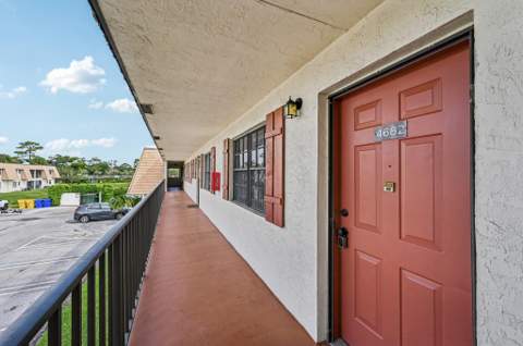 4682 Oak Terrace Drive #4682, Greenacres FL - photo 6 of 22