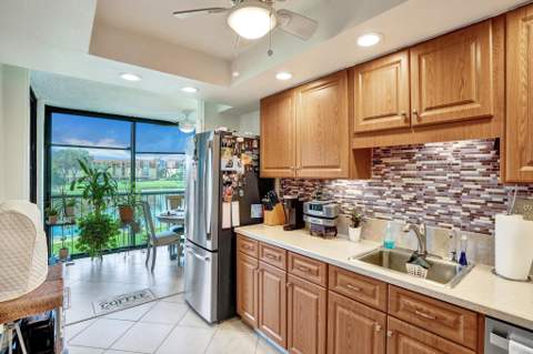 5344 Woodland Lakes Drive #223, Palm Beach Gardens FL - photo 8 of 42