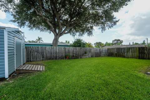 225 River Terrace Drive, Jupiter FL - photo 23 of 36