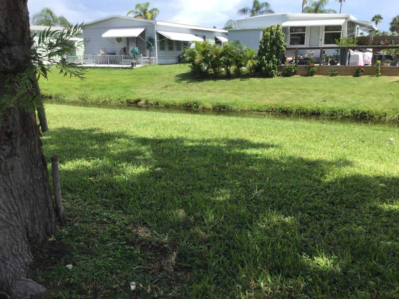 2 bedroom Mobile Home at 114 Camino Del Rio, Spanish Lakes Riverfront, Port St. Lucie — photo 3