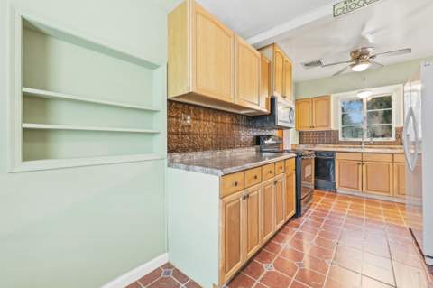 1054 Trinidad Avenue, Fort Pierce FL - photo 15 of 48