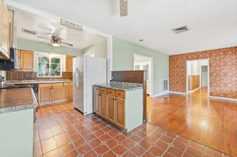 1054 Trinidad Avenue, Fort Pierce FL - photo 18 of 48