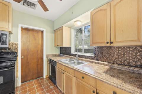 1054 Trinidad Avenue, Fort Pierce FL - photo 14 of 48