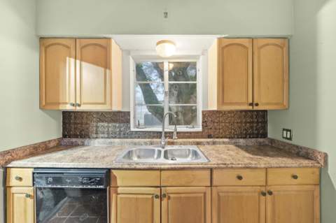 1054 Trinidad Avenue, Fort Pierce FL - photo 13 of 48