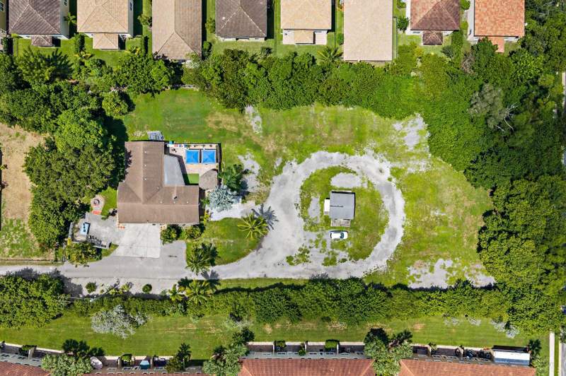 4 bedroom Single Family Residence at 5681 Desoto Road, S/D Of 36-44-42, SW 1/4, Greenacres — photo 3