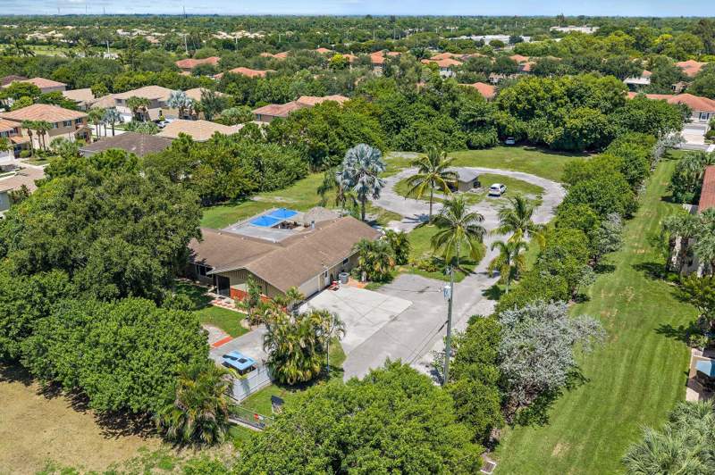 4 bedroom Single Family Residence at 5681 Desoto Road, S/D Of 36-44-42, SW 1/4, Greenacres — photo 4