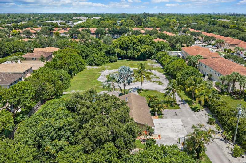 4 bedroom Single Family Residence at 5681 Desoto Road, S/D Of 36-44-42, SW 1/4, Greenacres — photo 5