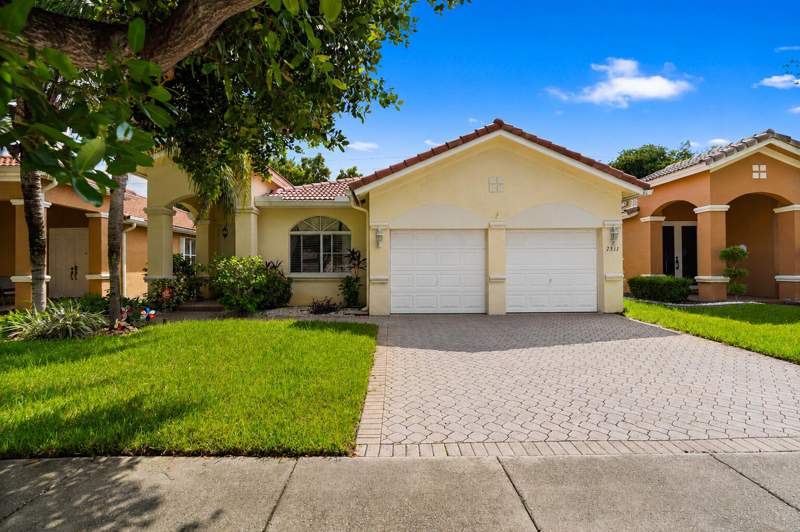 3 bedroom Single Family Residence at 2311 SW 125th Avenue, Pod 1 At Monarch Lakes, Miramar — photo 3